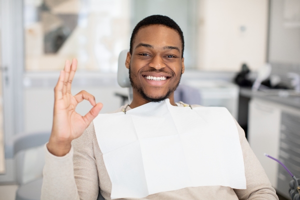 How An Emergency Dentist Repairs A Cracked Tooth